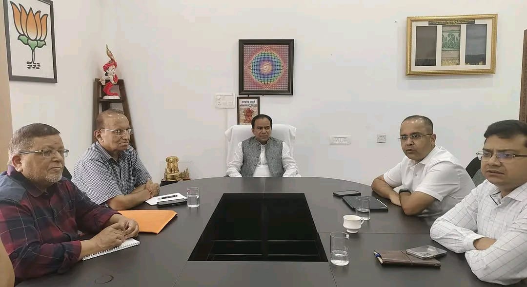 राजकीय उच्च शिक्षण संस्थानों के भवनों में लगेंगे सोलर पैनलः डॉ. रावत