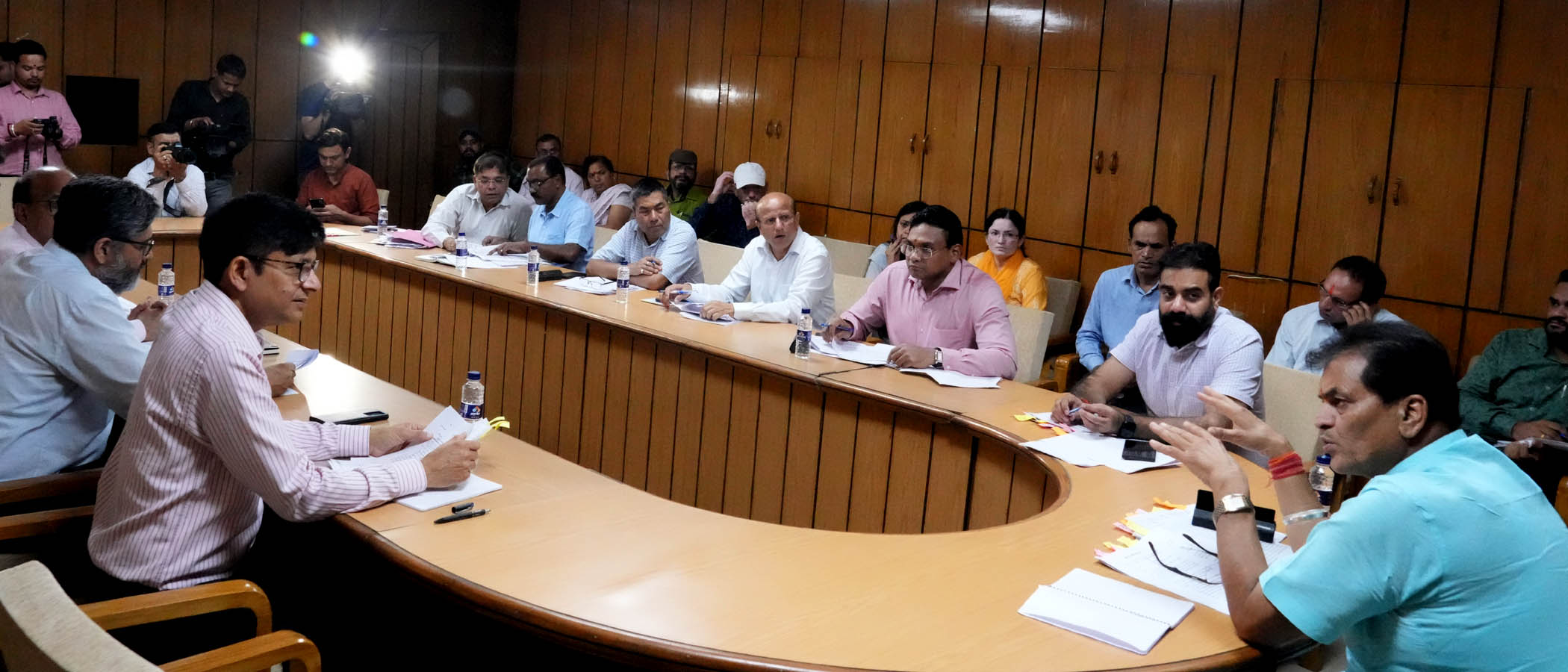 मंत्री अग्रवाल ने यूपी से उत्तराखण्ड को मिलने वाली शेष सम्पत्तियों व हिस्सेदारी के मामलों की समीक्षा की  