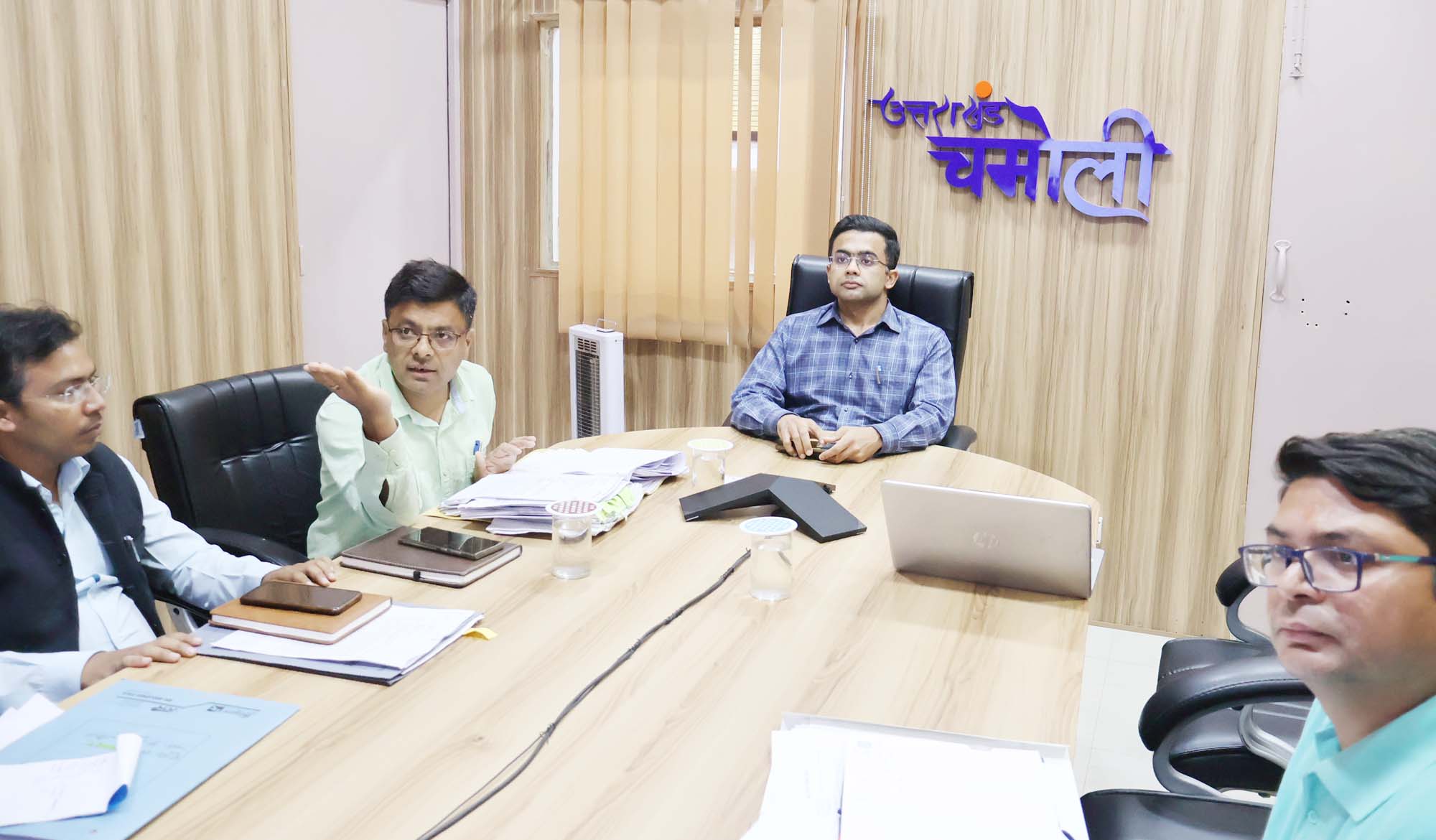 जिले में अमृत सरोवरों को जीवंत बनाने के लिए जिलाधिकारी ने दिए निर्देश