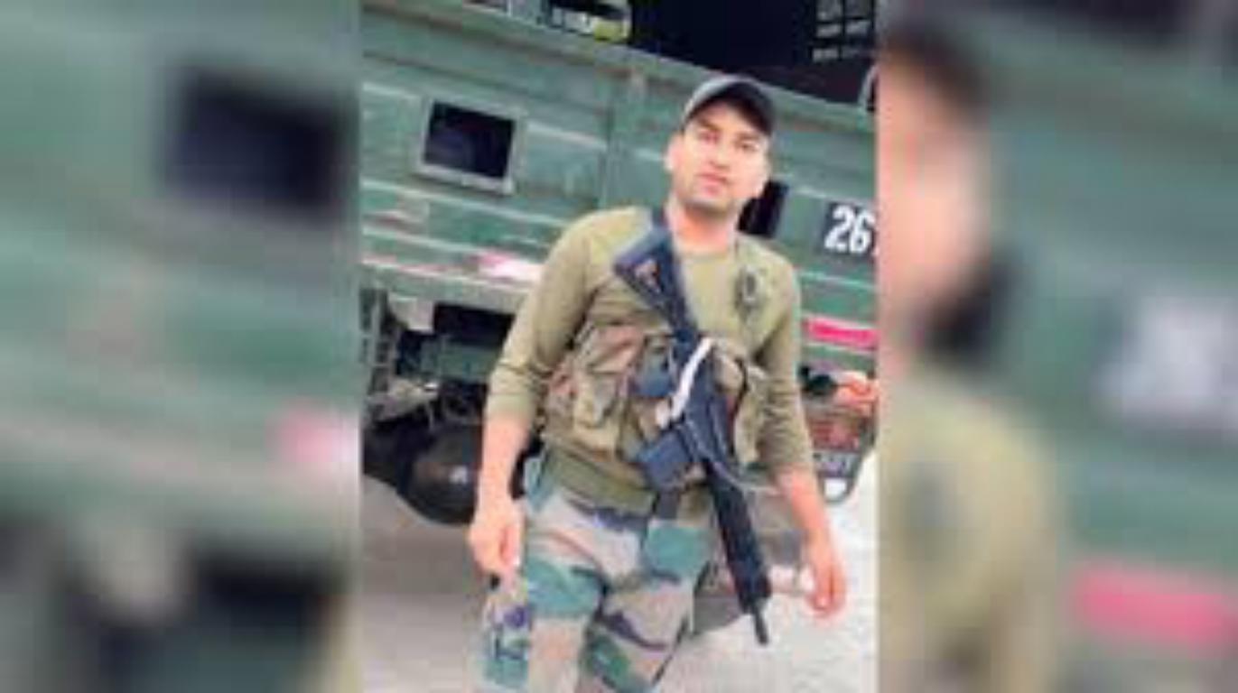 उत्तर प्रदेश के बुलंदशहर में बाइक सवार बदमाशों ने गोली मारकर एक सेना के जवान की हत्या कर दी