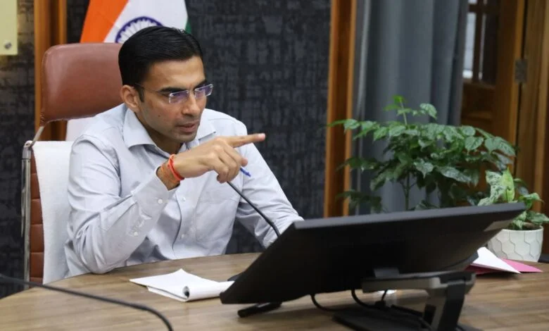 उत्तराखंड: तैस में लहराया शस्त्र — DM ने पुनीत अग्रवाल का लाइसेंस किया निलंबित, हथियार जब्त