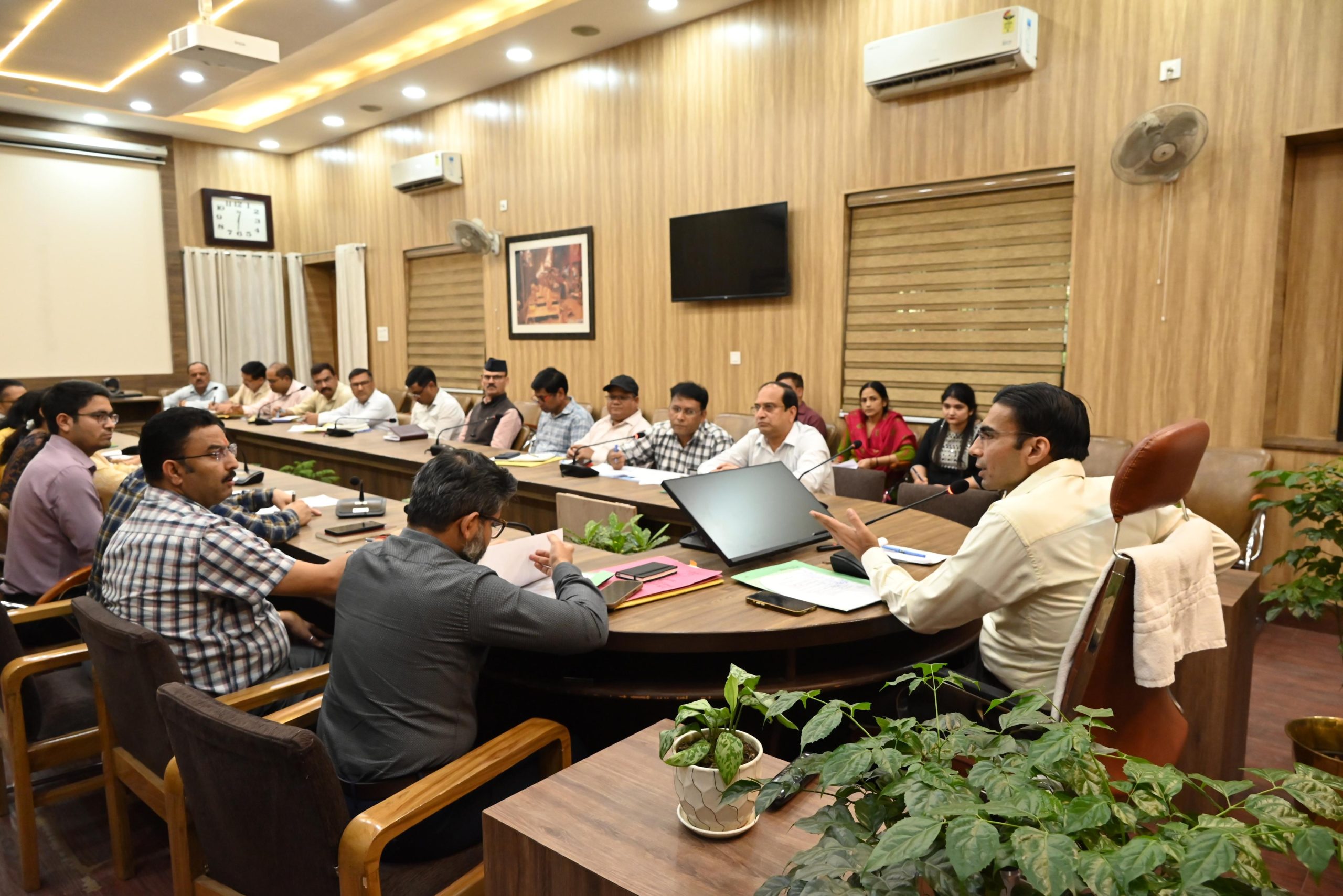 उत्तराखंड की रजत जयंती पर्व, नई ऊर्जा, नए संकल्प, 03 से 09 नवंबर तक मनाएंगे रजत जयंती सप्ताह तैयारियों पर डीएम की खास बैठक