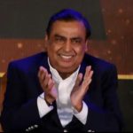 रिलायंस इंडस्ट्रीज़ के चेयरमैन मुकेश अंबानी एक बार फिर नए बाज़ार में बड़ी एंट्री की तैयारी में हैं। करीब 31 हजार करोड़ रुपये के तेजी से बढ़ते सेक्टर पर उनकी नज़र बताई जा रही है, जिसके बाद उद्योग जगत में हलचल तेज हो गई है। बताया जा रहा है कि यह क्षेत्र आने वाले वर्षों में दो से तीन गुना तक विस्तार कर सकता है, और रिलायंस की संभावित एंट्री से वर्तमान खिलाड़ियों में रणनीति बदलने की दबाव बढ़ गया है। विशेषज्ञों का मानना है कि रिलायंस की पूंजी ताकत, तकनीकी संसाधन और आक्रामक विस्तार नीति इस बाजार की तस्वीर बदल सकती है। वहीं स्थापित कंपनियाँ अब अपनी हिस्सेदारी बचाने के लिए नई योजनाओं और निवेश मॉडल पर विचार कर रही हैं। कुल मिलाकर, अंबानी के कदम से इस सेक्टर में एक नया प्रतिस्पर्धी दौर शुरू होना तय माना जा रहा है।
