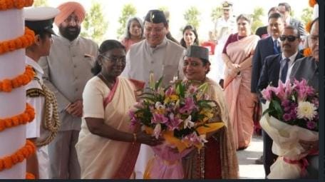 “राष्ट्रपति मुर्मू का संदेश: उत्तराखंड की महिलाएं राज्य की असली ताकत — विकास की हर दिशा में निभा रहीं अहम भूमिका”