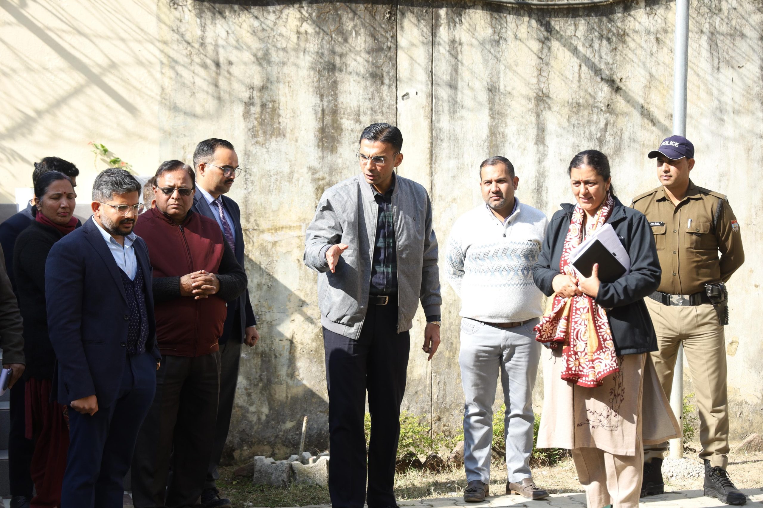 केदापुरम में डीएम का औचक निरीक्षण, नारी निकेतन से शिशु सदन तक परखी व्यवस्थाएं